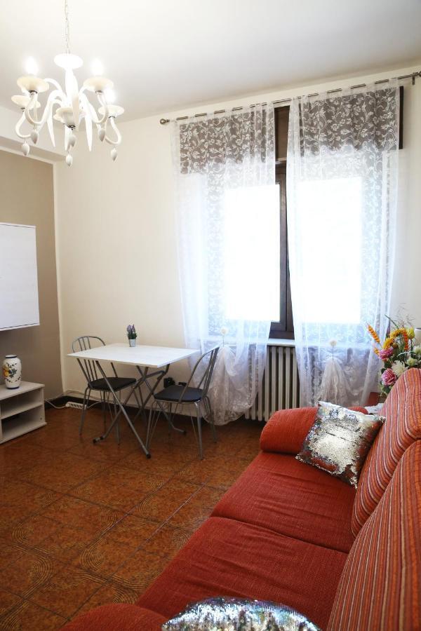 Appartamento Delle Rose Sesto Calende Ngoại thất bức ảnh
