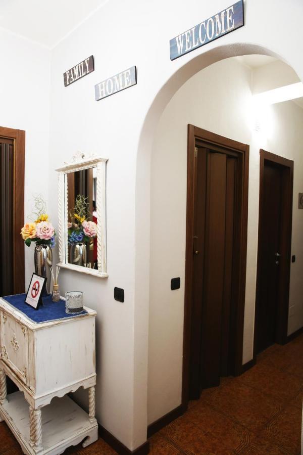 Appartamento Delle Rose Sesto Calende Ngoại thất bức ảnh
